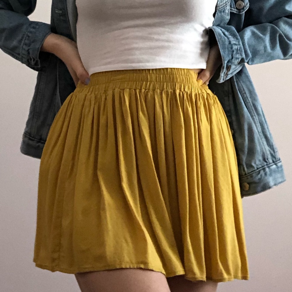 Mustard mini skirt
